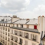 Beautiful & Bright Studio In The Heart Of Paris