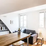 Beautiful & Bright Studio In The Heart Of Paris